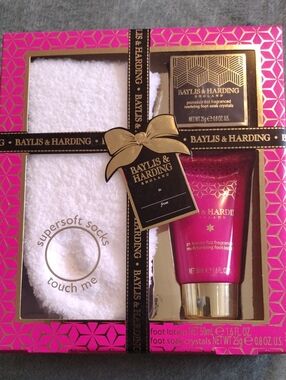 Baylis & Harding Pink Prosecco Fizz Foot Care Set with Supersoft Socks